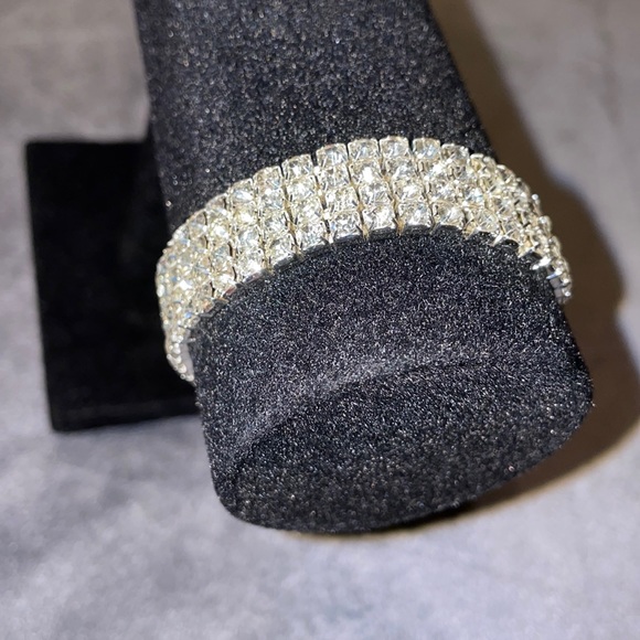Incredible Beautiful 360 Rhinestone 4 Incredible Rows Stretch Elegant Bracelet - Picture 5 of 6